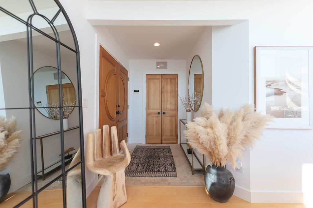 listing image 1107244479002555077