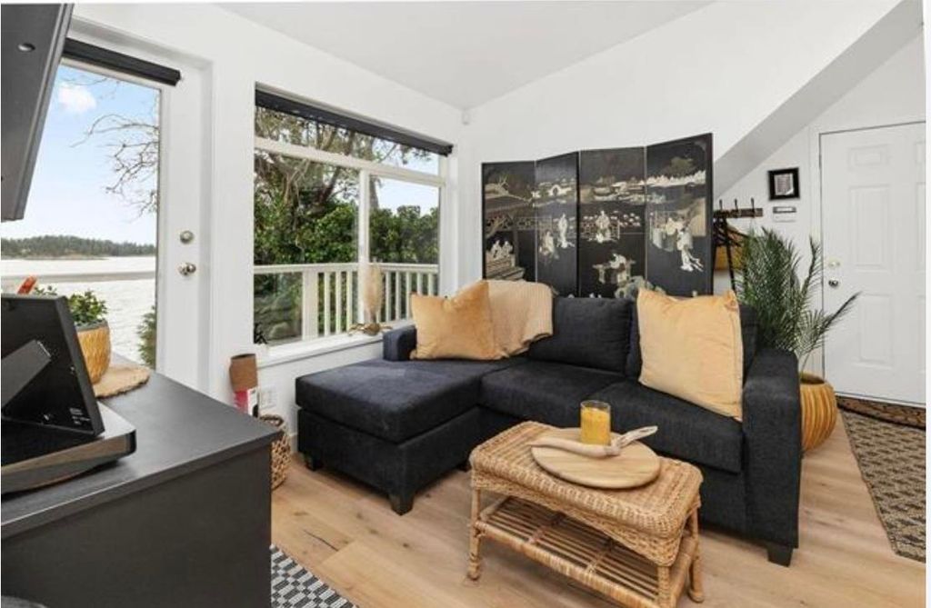 listing image 1102212449061945861