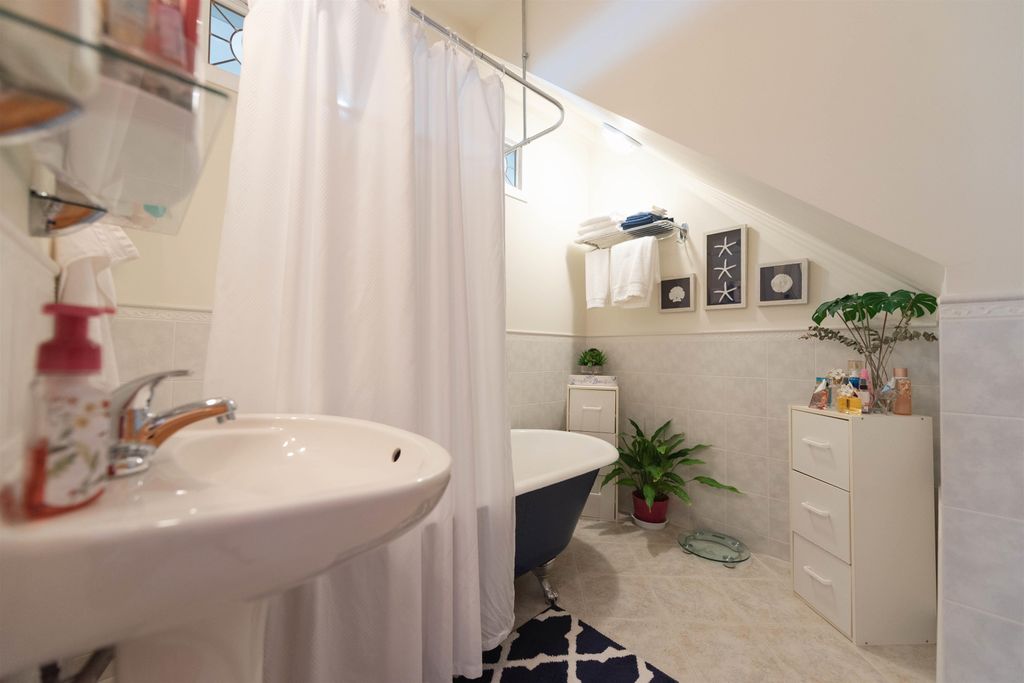 listing image 1109893966719755539