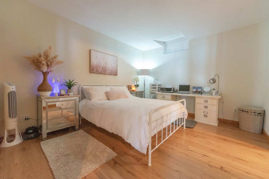 listing image 1105594483281211100