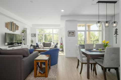 747 E 3rd Street 111 North Vancouver BC V7L 1G8