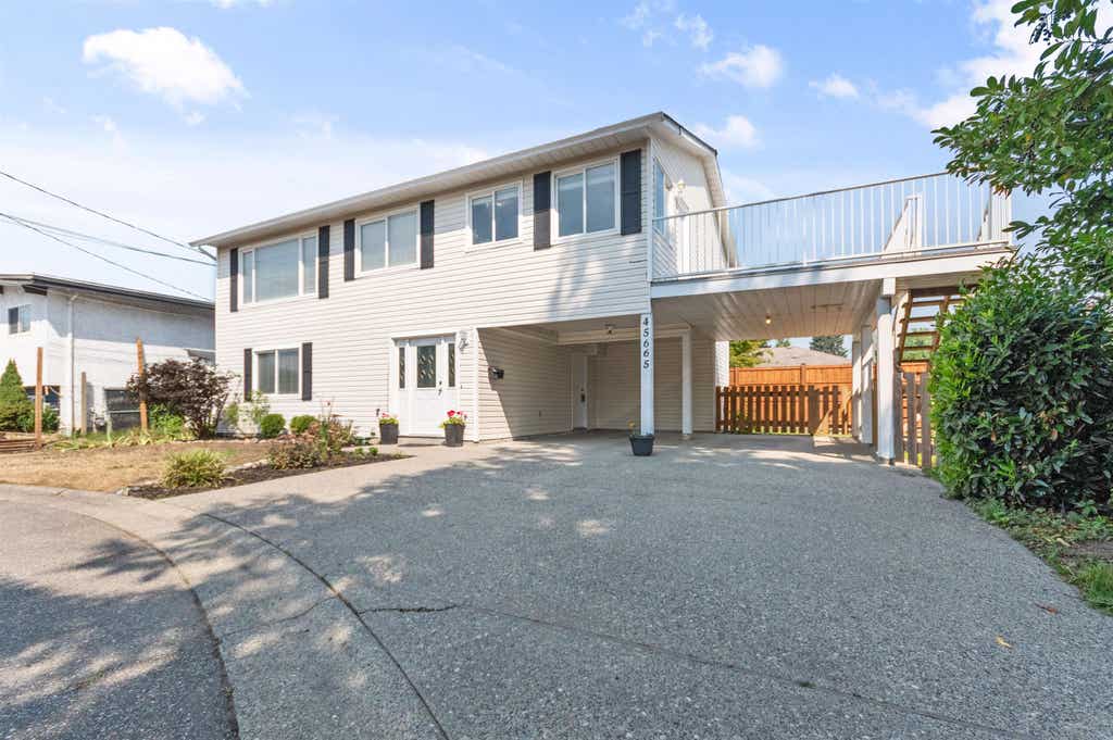 Photo of 45665 Fernway Avenue, Chilliwack, BC V2P 3B2 (MLS # R3153758)