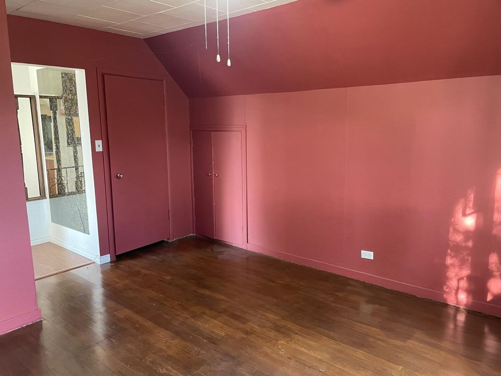 listing image 1100912900830672088