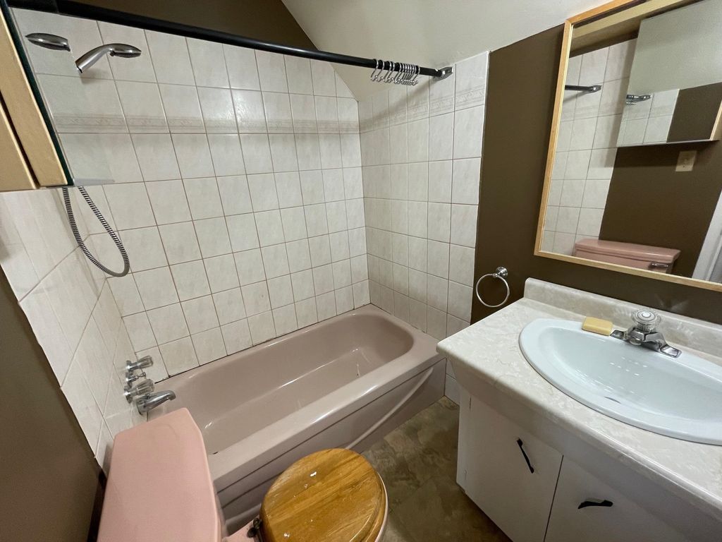 listing image 1100035643832619036