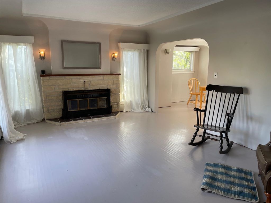 listing image 1101923015173487080