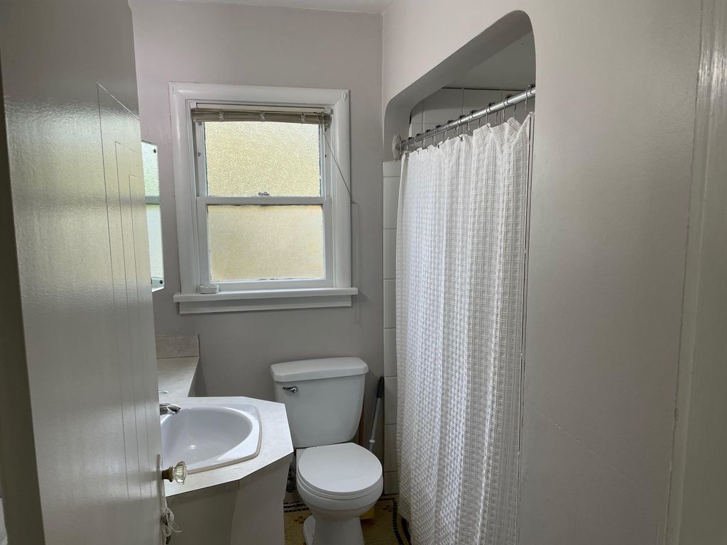 listing image 1100368056419190848