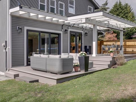 763 Weymouth Drive North Vancouver BC V7K 2Z5