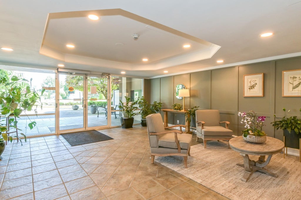 Photo of 3150 Gladwin Road #304, Abbotsford, BC V2T 5S9 (MLS # R3138637)