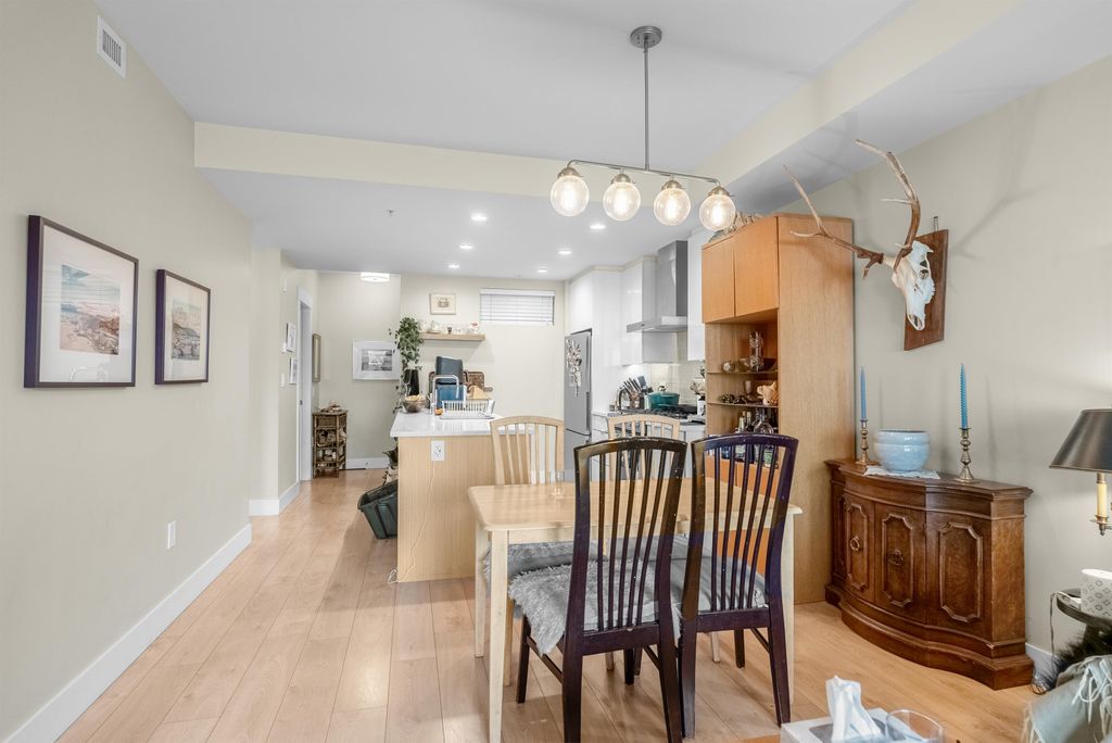 listing image 1100196119520366254