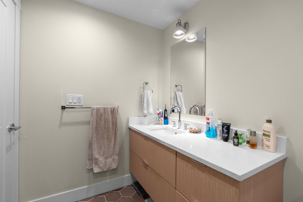 listing image 1103660157336892636
