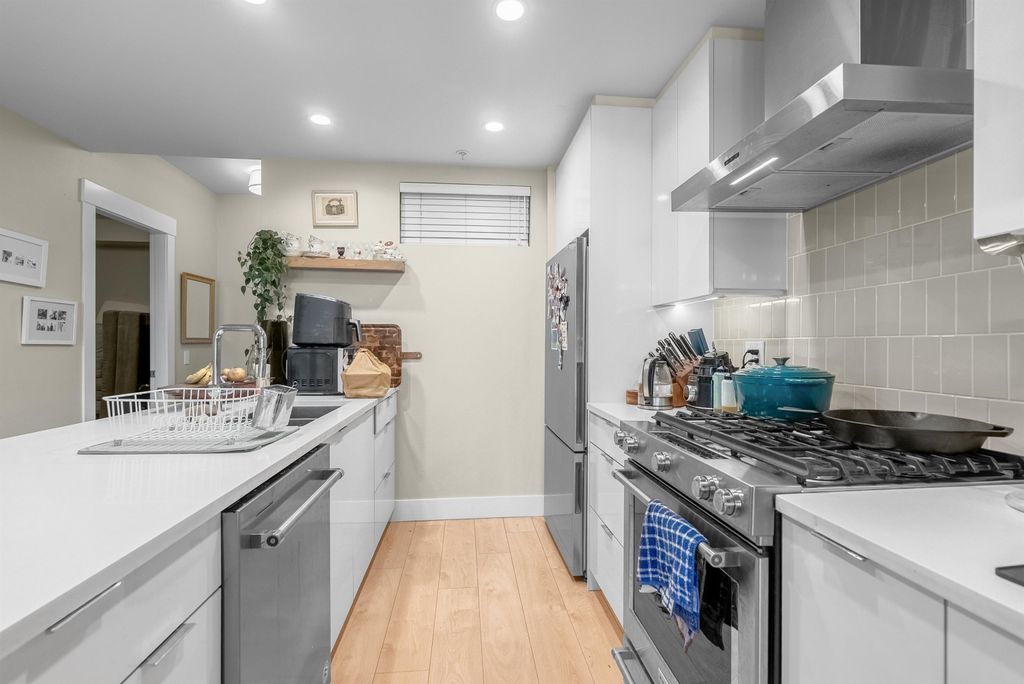 listing image 1105861882046286990