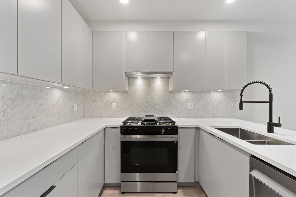 Photo of 13258 105 Avenue #418, Surrey, BC V3T 1Z2 (MLS # R3097170)