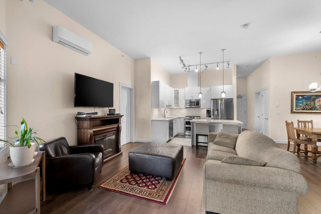 Photo of 8526 202b Street #607, Langley, BC V2Y 3L3 (MLS # R3113264)