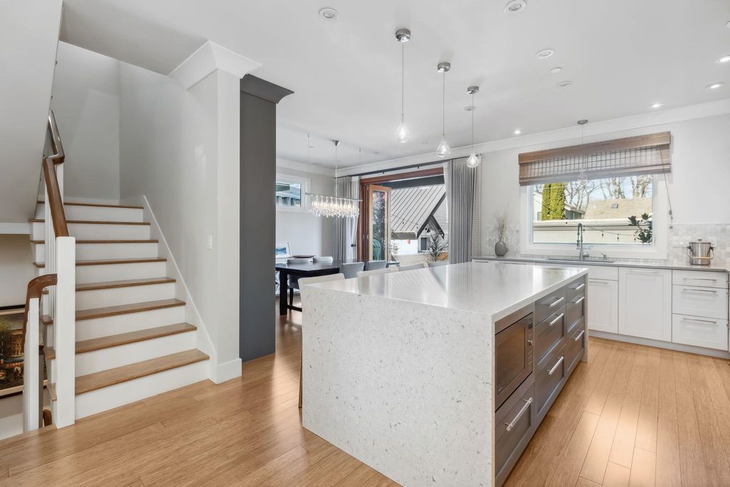 listing image 1105634795873575411