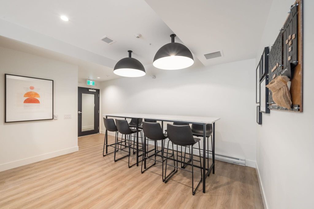 listing image 1100515146386503220