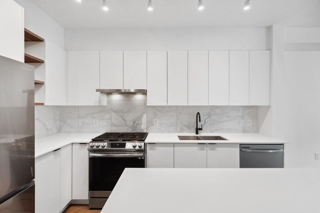 listing image 1108570042969736162