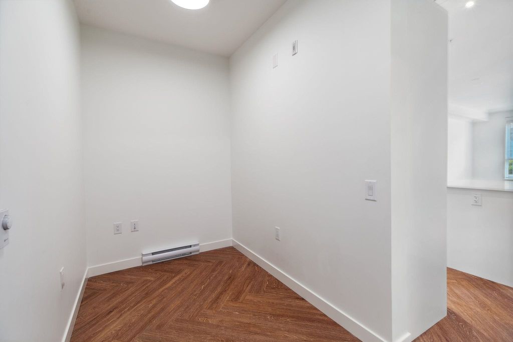 listing image 1109964005236131687