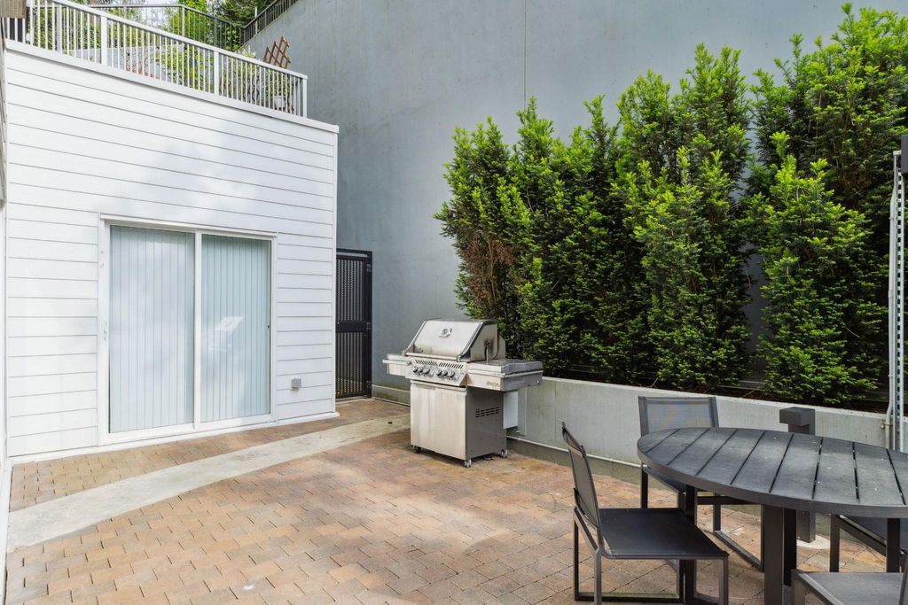 listing image 1105275844554774037