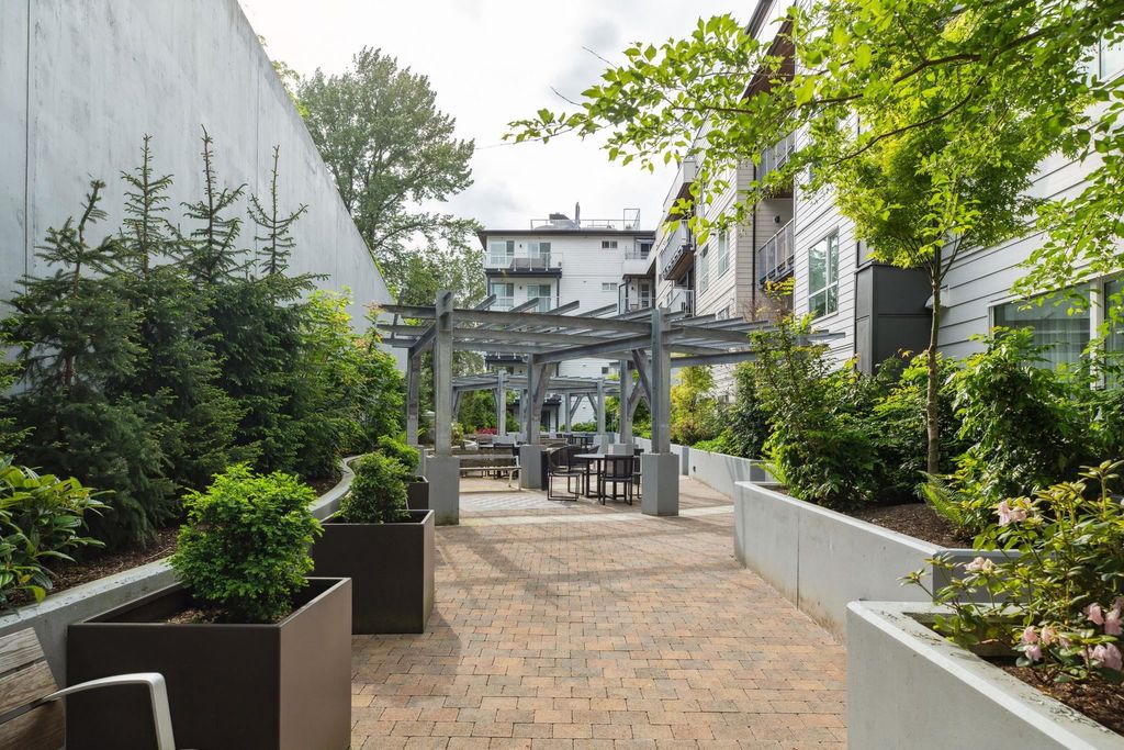 listing image 1109640571969860727