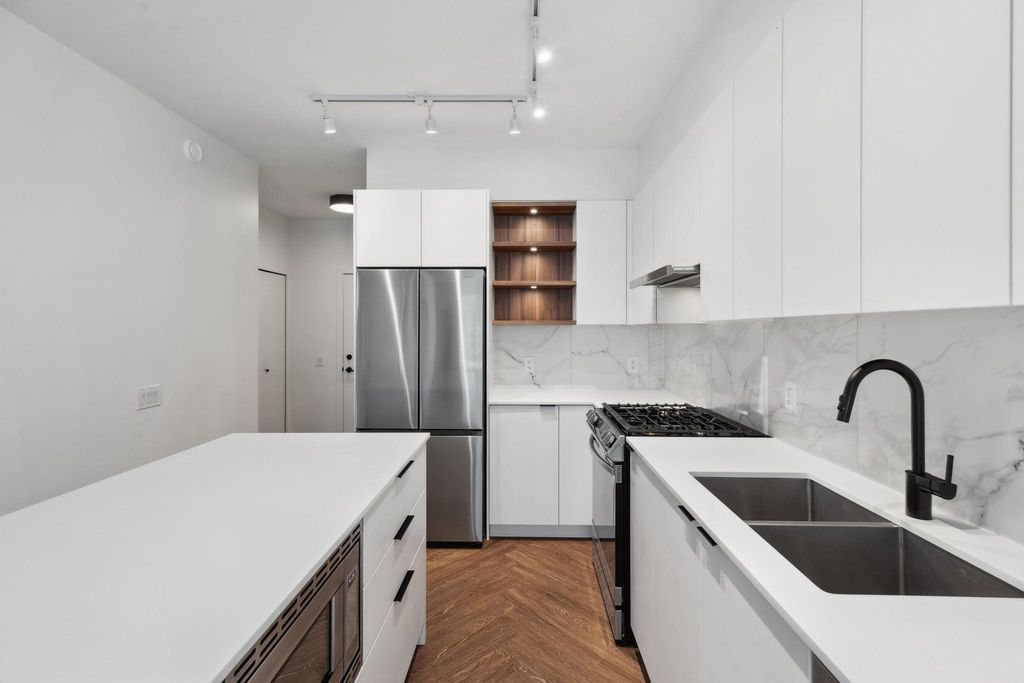 listing image 1108993739101272533