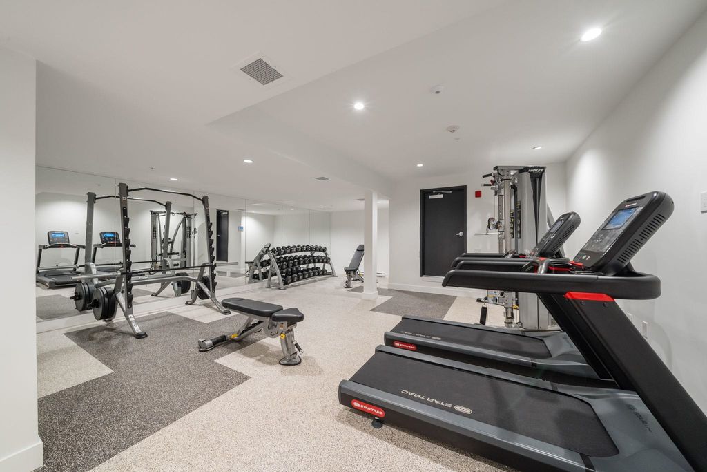 listing image 1103202693379380167