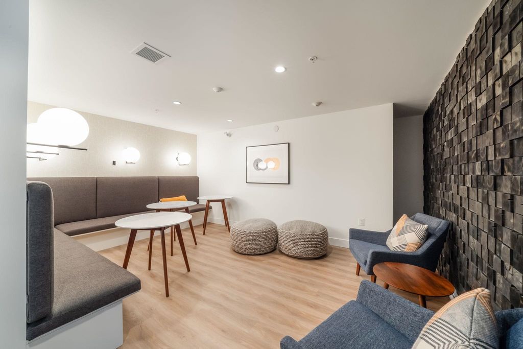 listing image 1107413114246483126