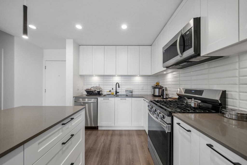Photo of 20078 85 Avenue #B315, Langley, BC V2Y 3Z3 (MLS # R3149364)