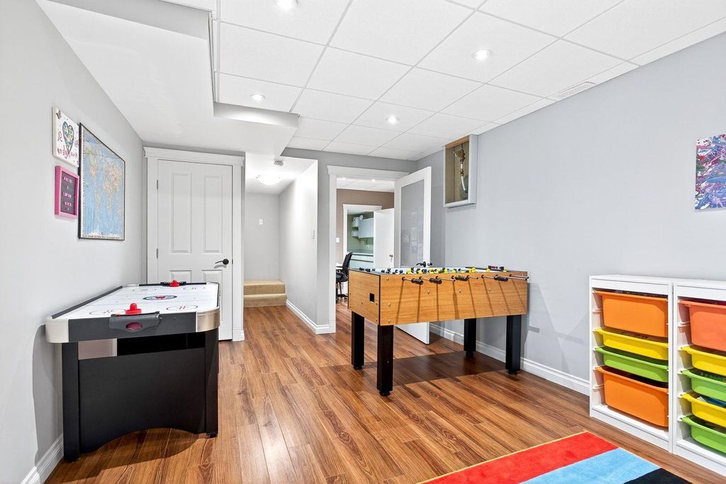 listing image 1105136262425950770