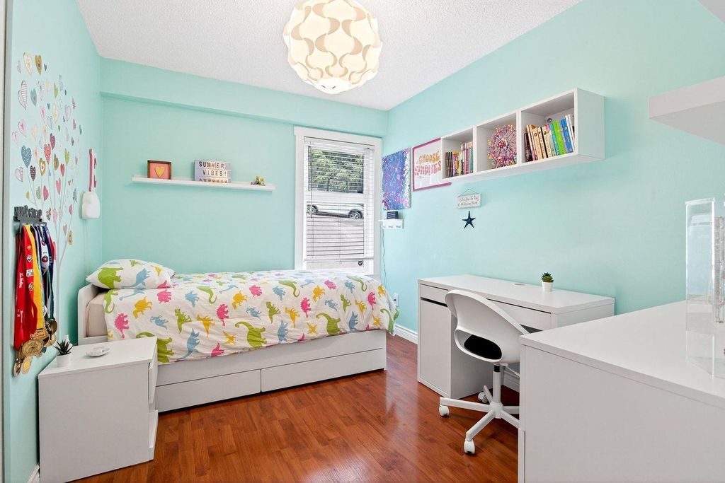 listing image 1100283223393606371