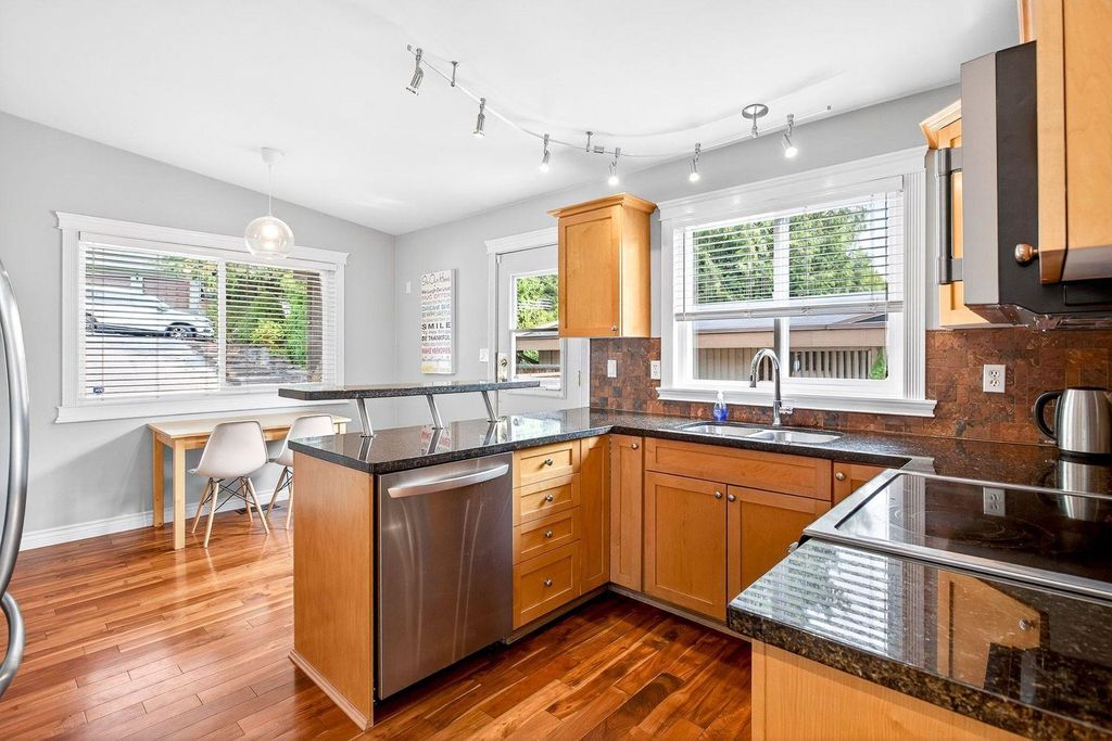 listing image 1108636210226646975