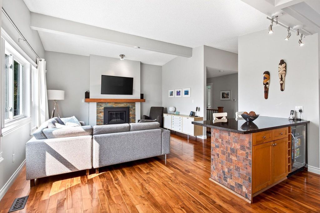 listing image 1100379395347048357