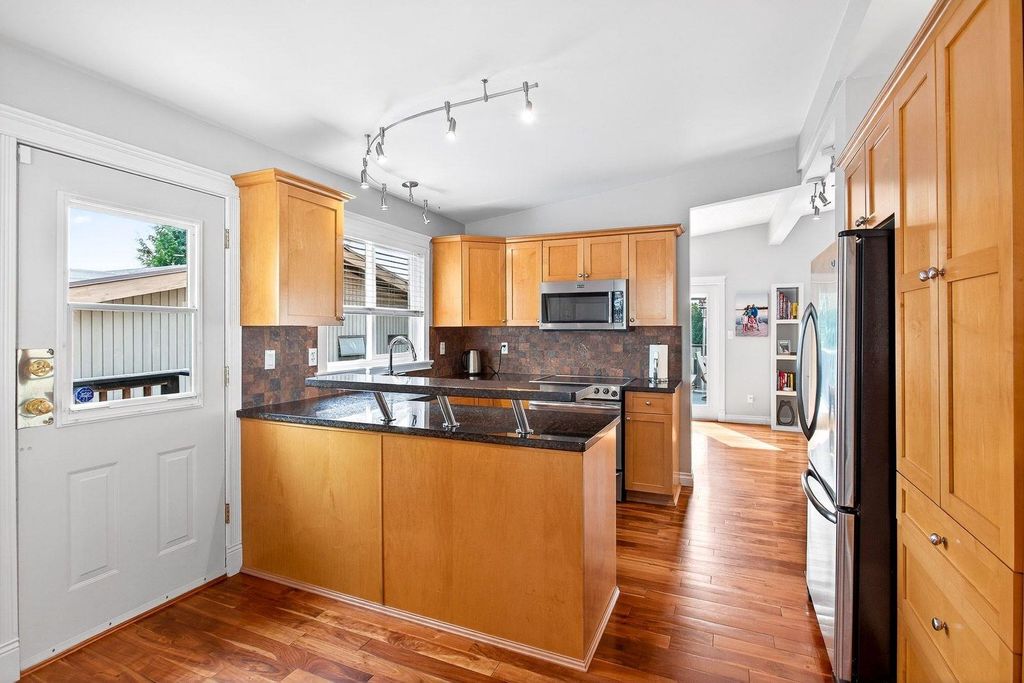 listing image 1104145586322655675