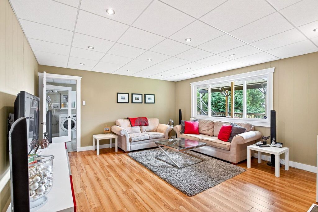 listing image 1105993558331101412