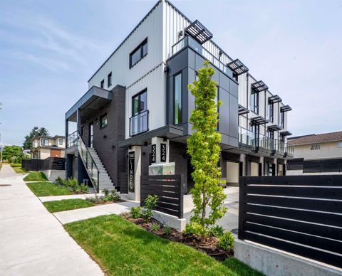 324 E Ridgeway Avenue TH8 North Vancouver BC V7L 3P8