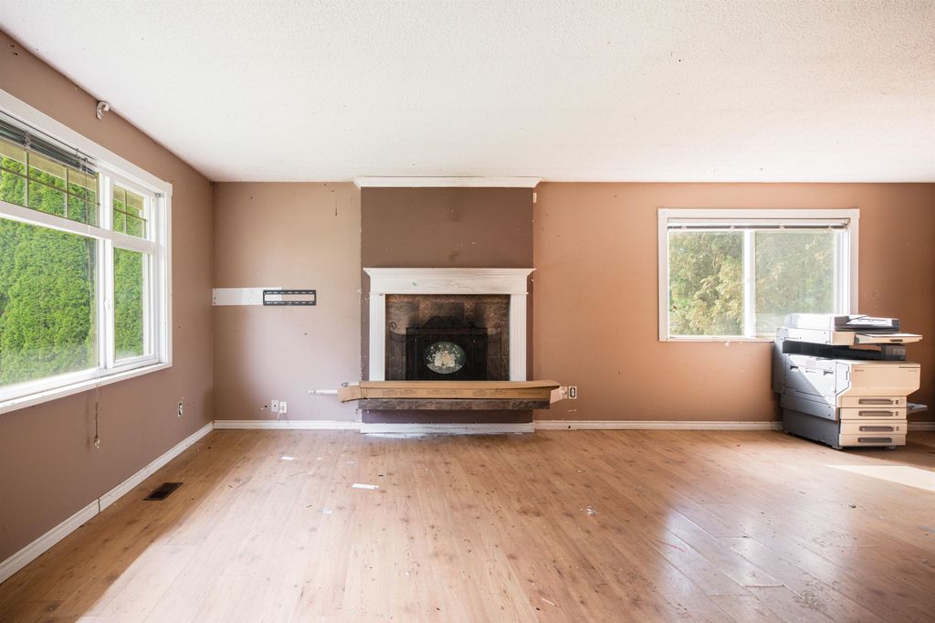 listing image 1100752738628213250