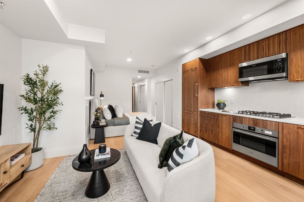 listing image 1109024793229846848