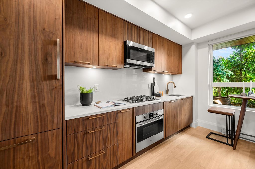 listing image 1109214117431369658
