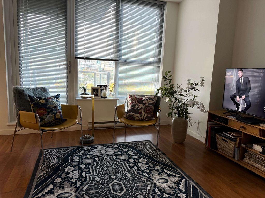 listing image 1100182403238303803