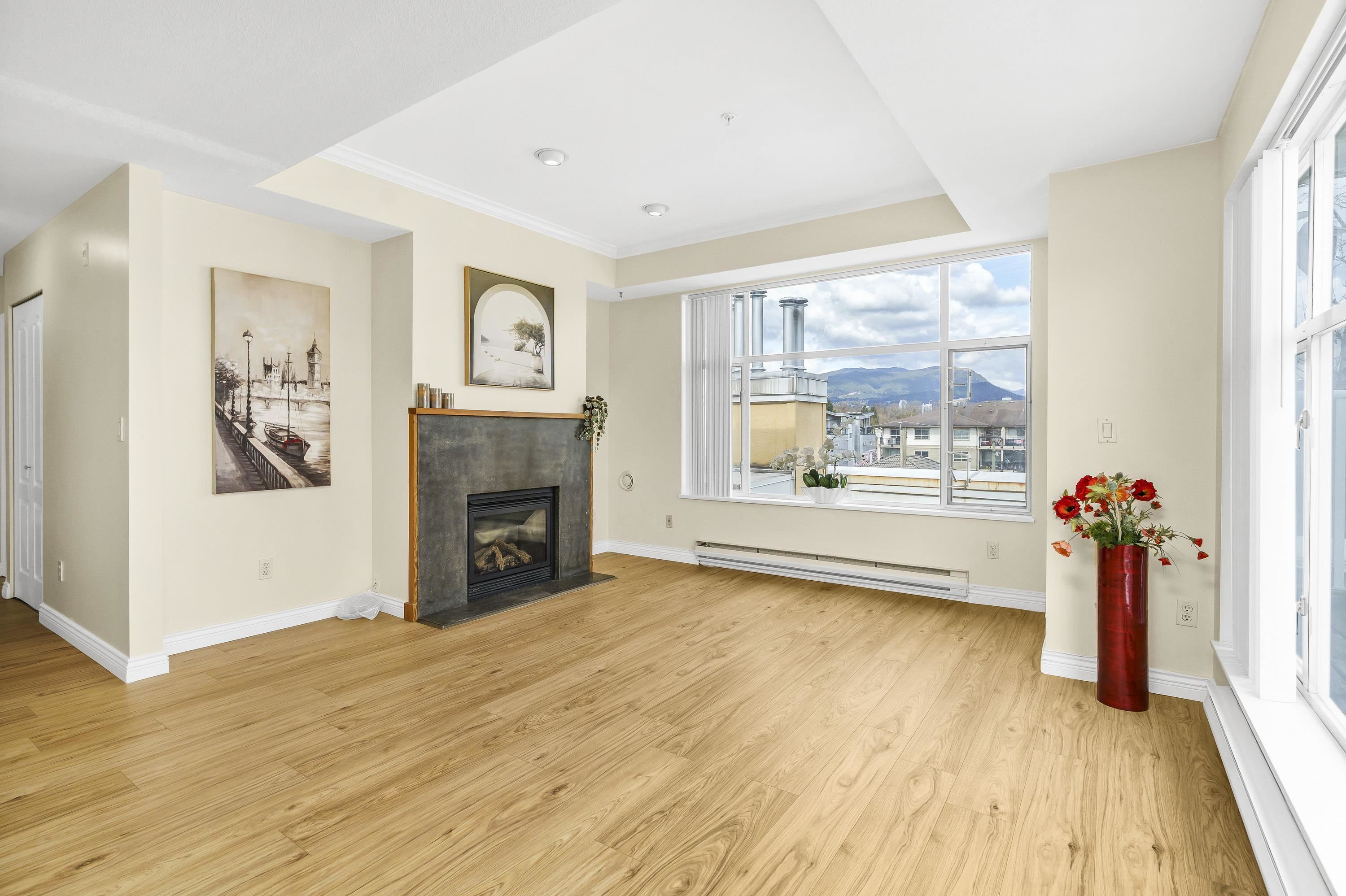 2340 Hawthorne Avenue 404