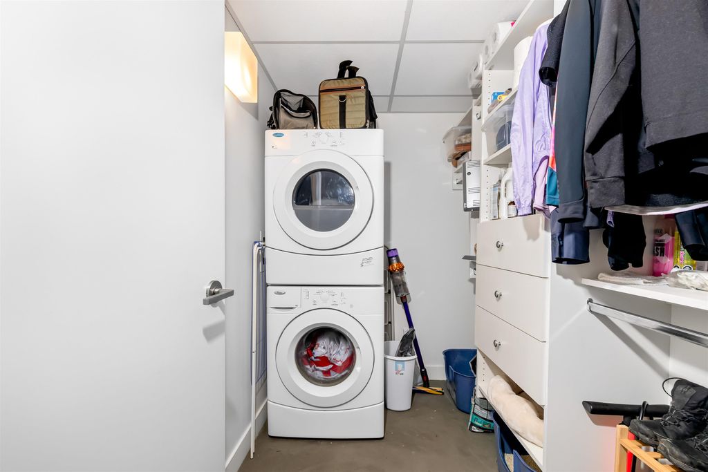 listing image 1109056809629880816