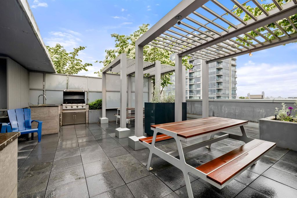 listing image 1106444722592654216