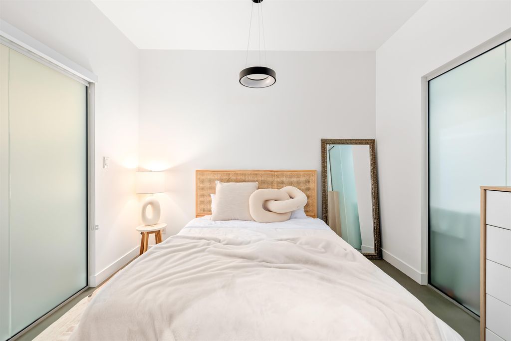 listing image 1100403103773921415