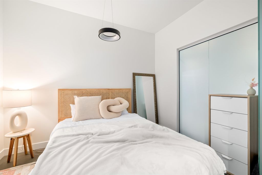 listing image 1101817624890801601