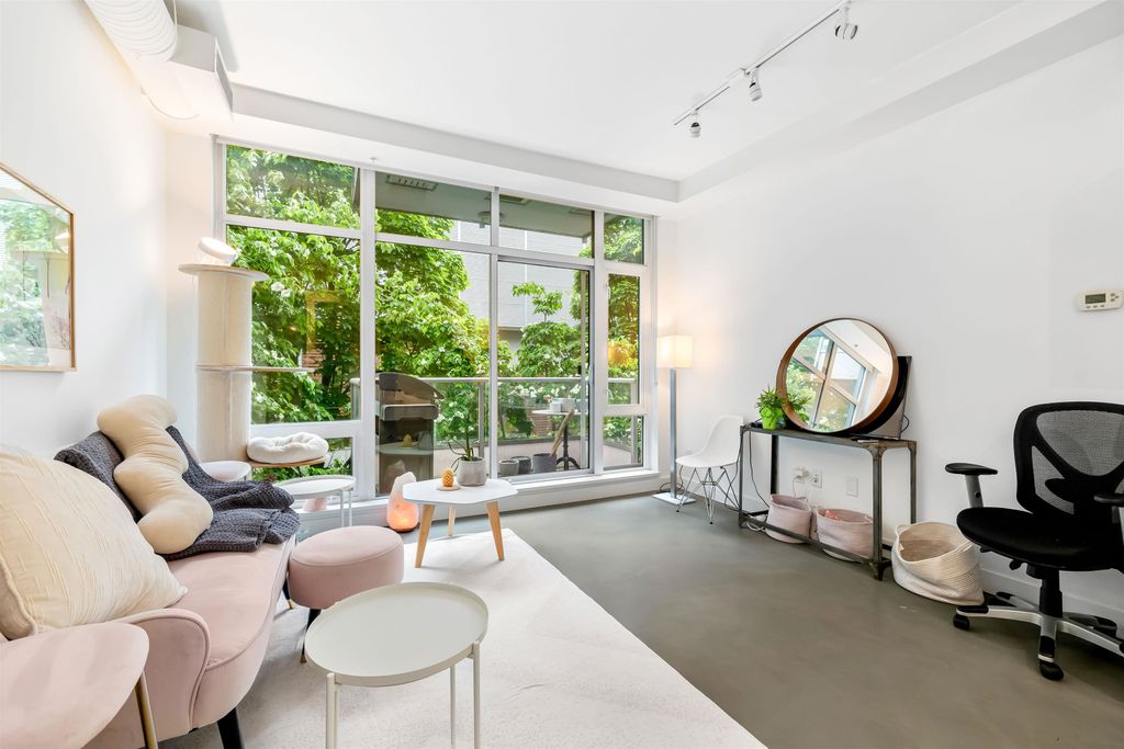 listing image 1102762165431296959