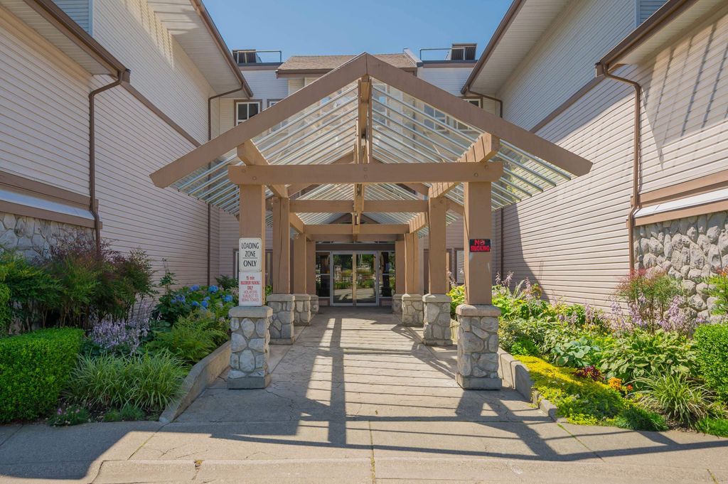 Photo of 22150 48 Avenue #115, Langley, BC V3A 8R5 (MLS # R3140146)