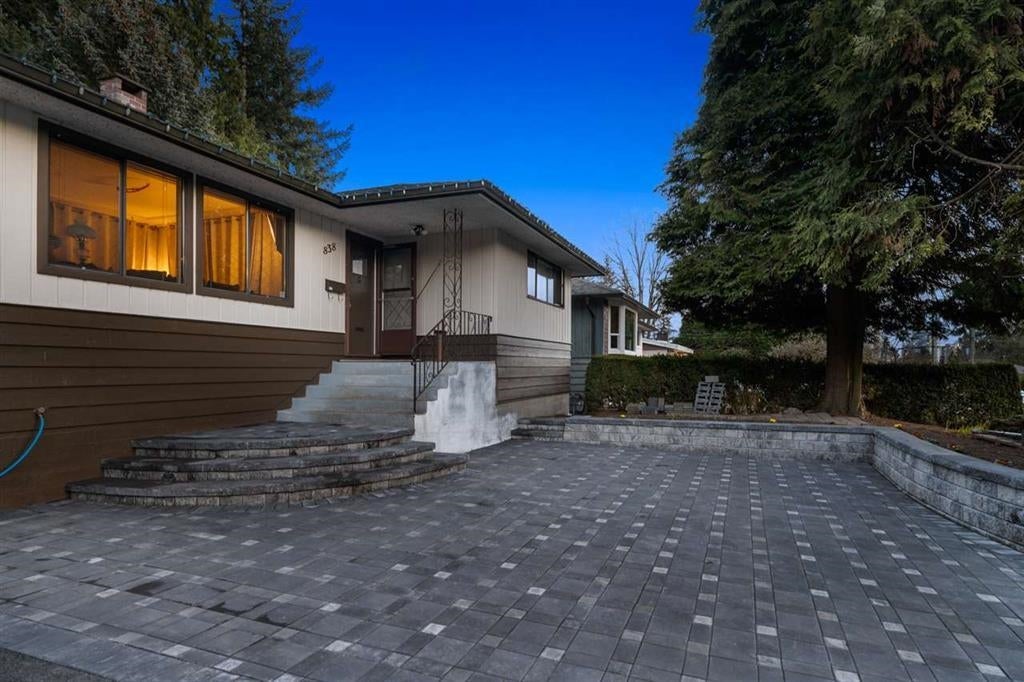 838 DUNDONALD DRIVE