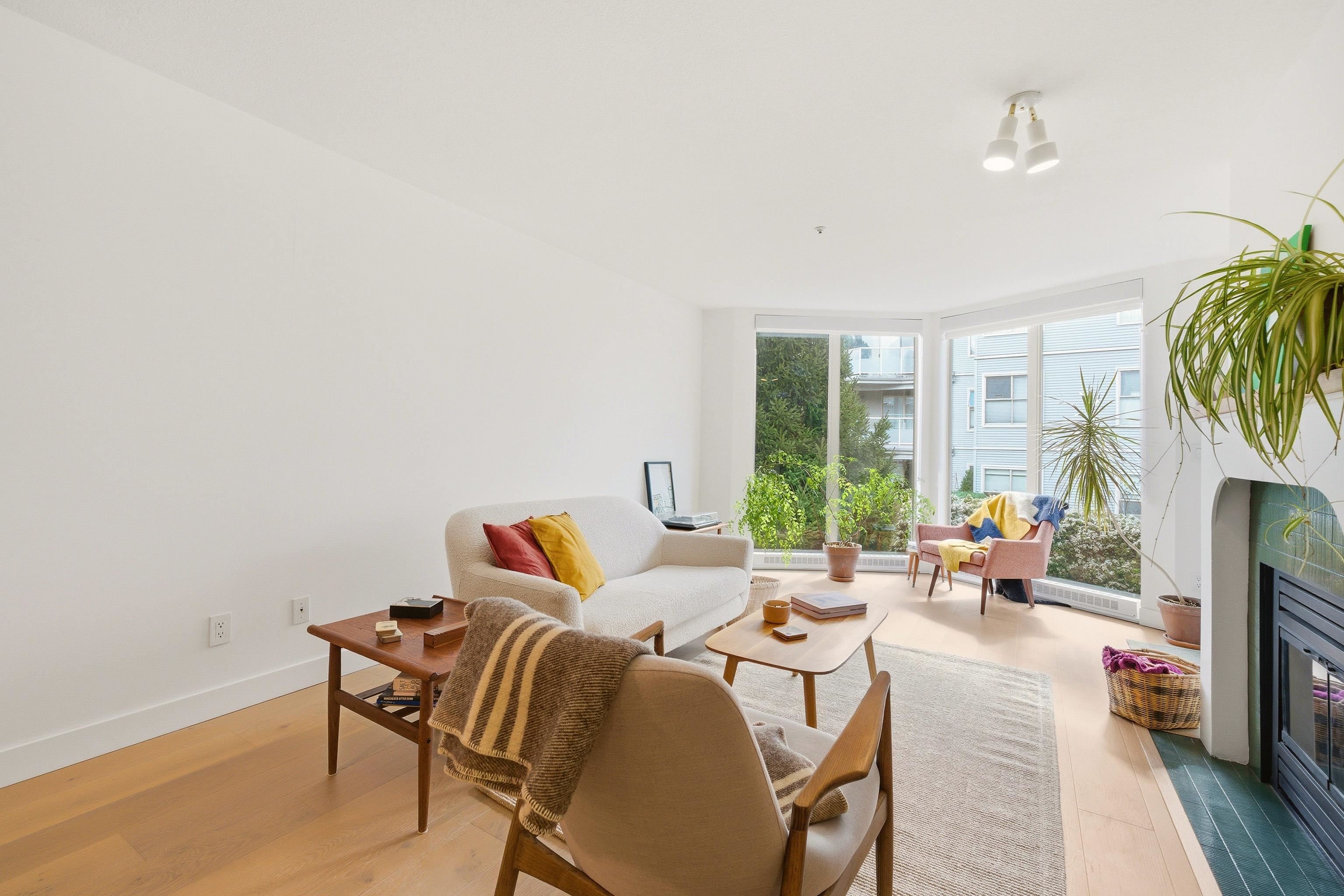 68 Richmond Street 206