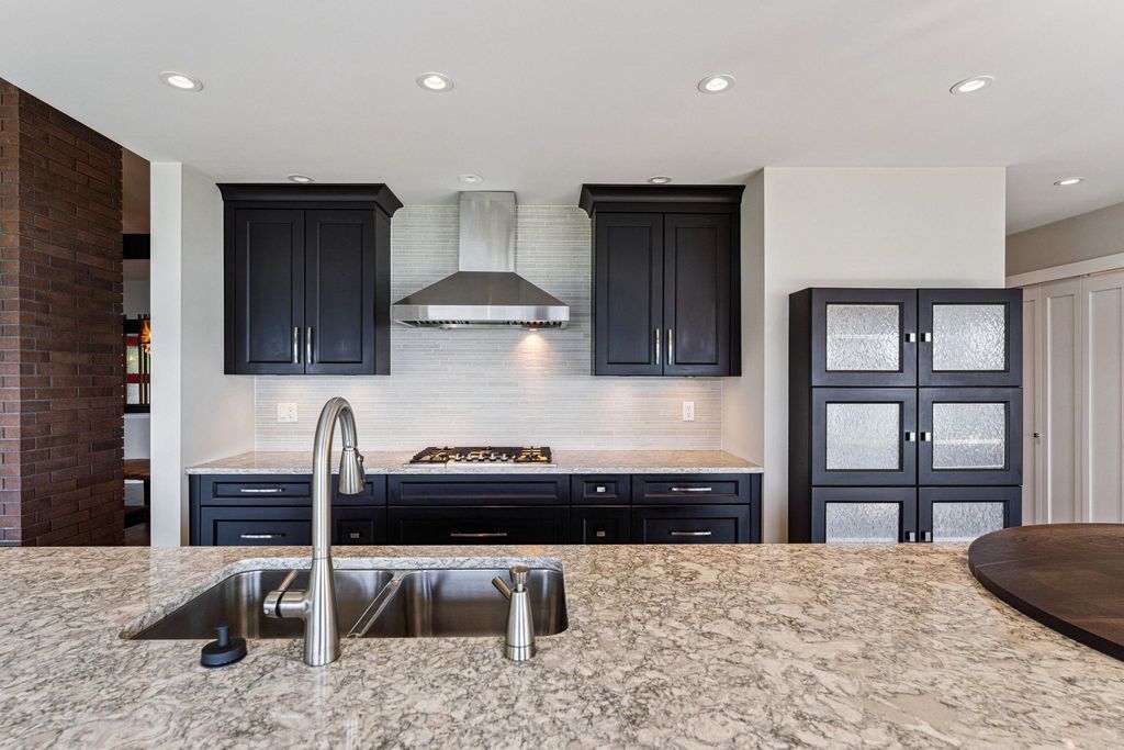 listing image 1101614826925572793