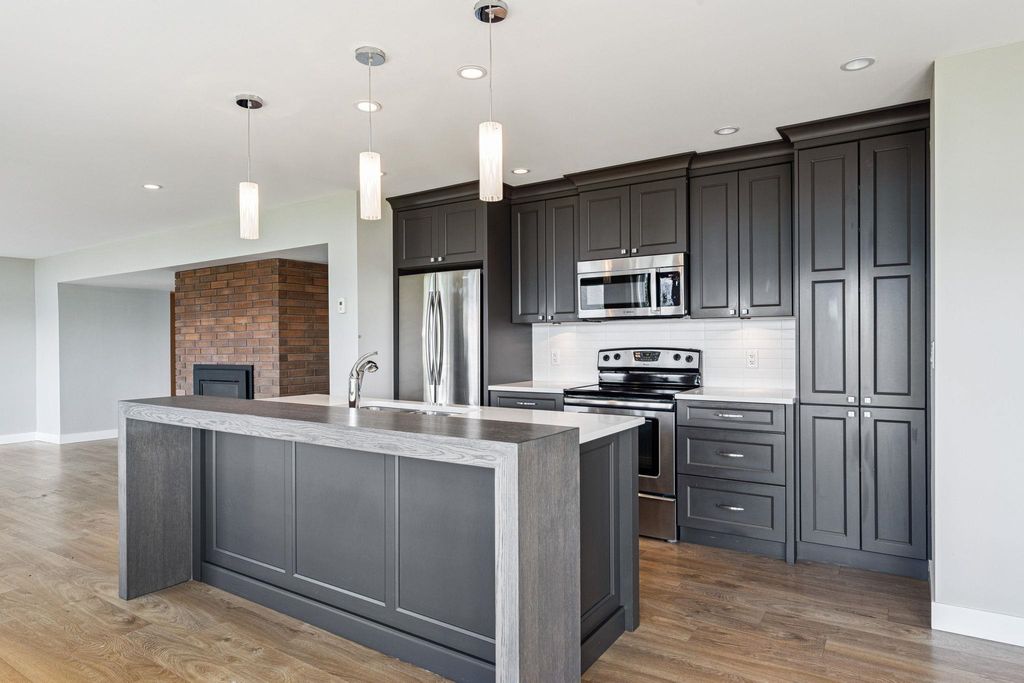 listing image 1105095131992358648