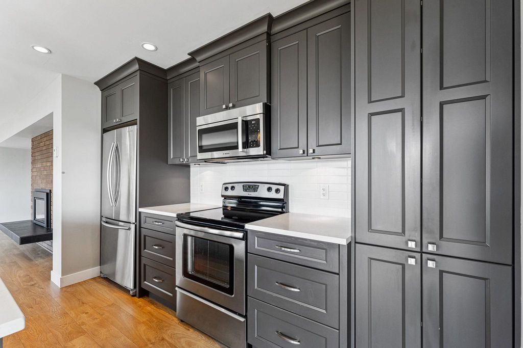 listing image 1109332209438119112